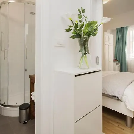 Apartment Luxury Near The Makarska