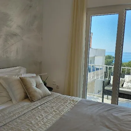 Luxury Near The Apartment